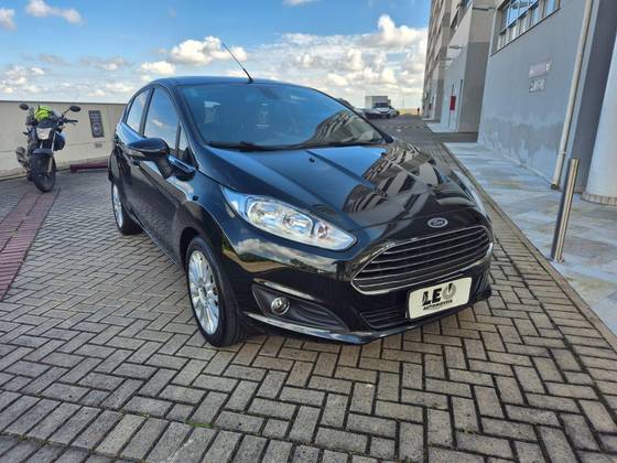 FORD FIESTA 1.6 TITANIUM HATCH 16V FLEX 4P POWERSHIFT FORD FIESTA 1.6 TITANIUM HATCH 16V FLEX 4P POWERSHIFT